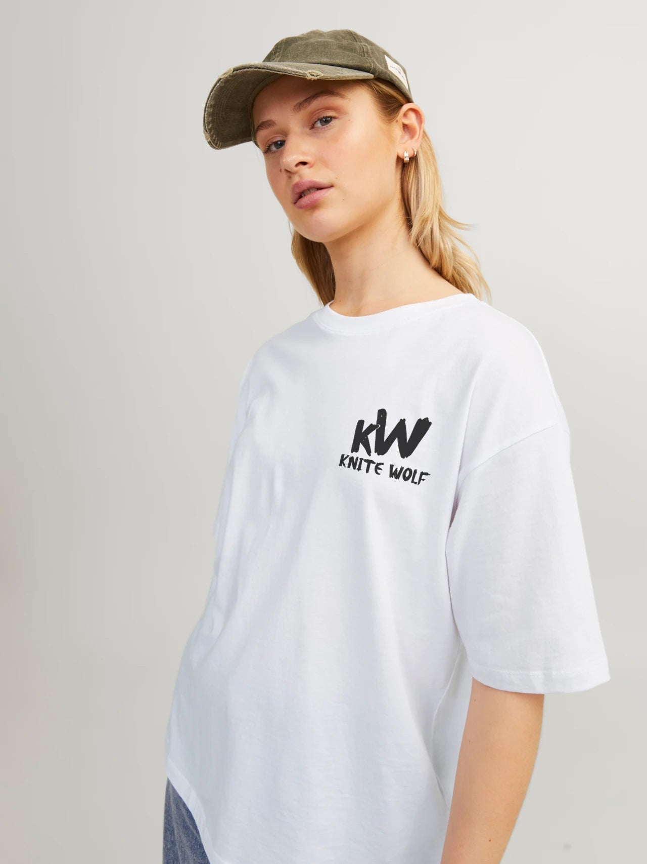 Knite Wolf Oversized T-Shirt – Minimal Front Logo & Graphic Back Print