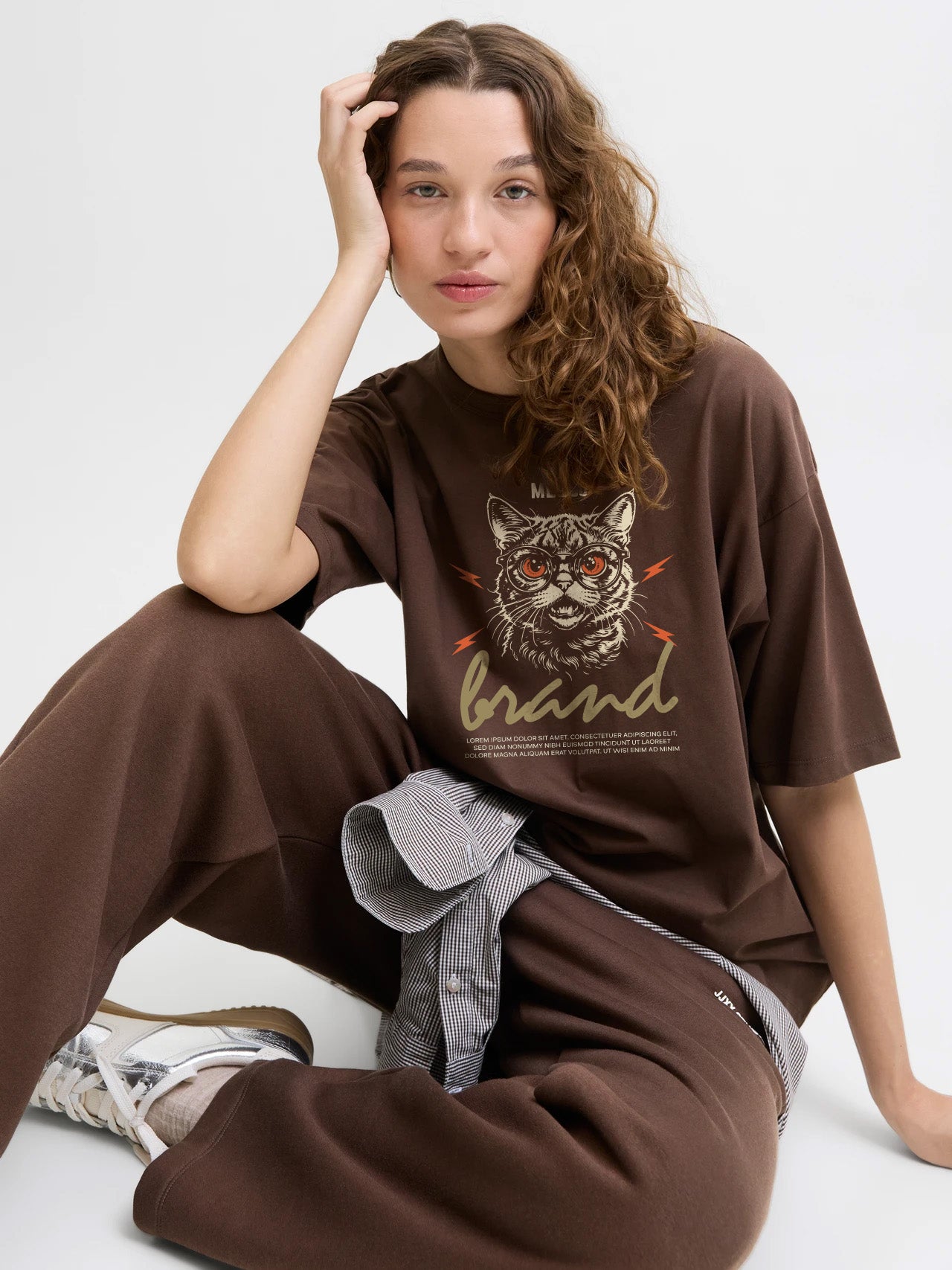 Oversized Graphic T-Shirt – “MEOW” Cat Print Casual Tee