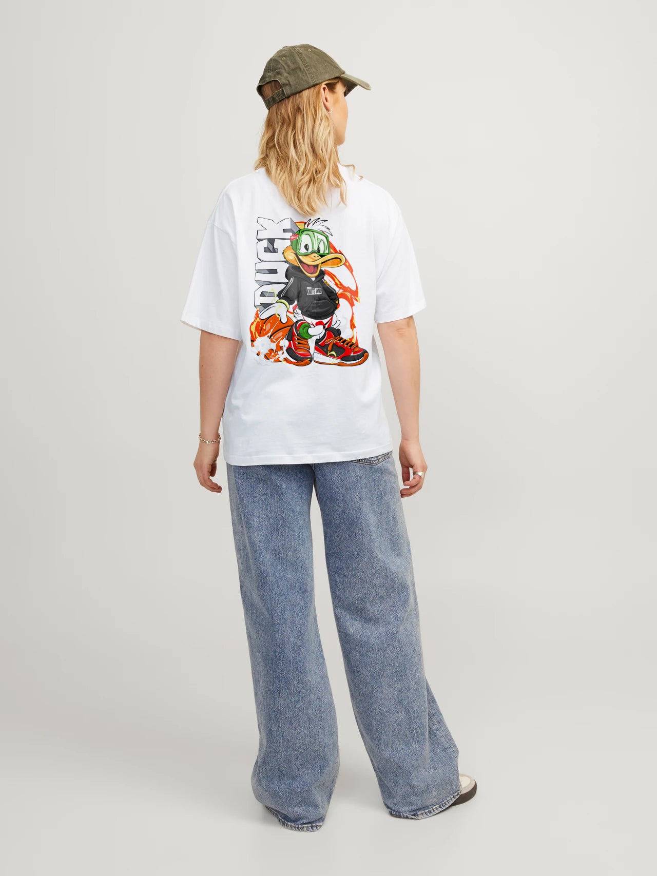 Knite Wolf Oversized T-Shirt – Minimal Front Logo & Graphic Back Print